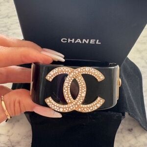 Chanel A17 Black Resin Crystal CC Logo 1.1” Vintage Cuff
